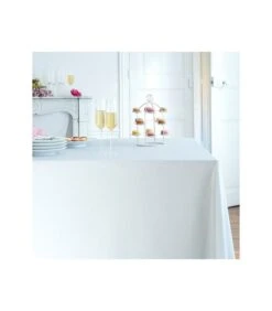 Rond Of Ovaal Gecoat Tafelkleed Met Zilveren Lovertjes