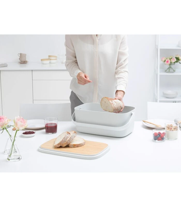 Brabantia Broodtrommel Nic - Light Grey 4 Brabantia Broodtrommel Nic - Light Grey - Afbeelding 2