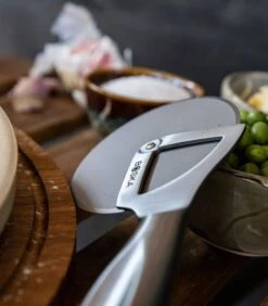 Pizzasnijder Monaco+ - Roestvrijstaal - 20 Cm -Thuis Accessoires Winkel 665e630810ed48a98956115a191e1015