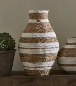 Rieten Vaas, Rond Met Streep - Emelisse - Bruin / Wit - Maat L -Thuis Accessoires Winkel 7595d16804584c2a951b369a74acee80