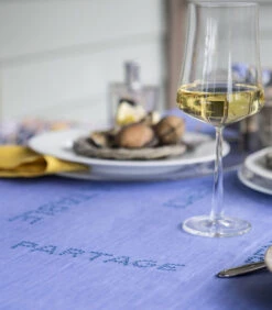 Bonheur - Geborduurde Effen Tafelloper In Puur Linnen Made In France 7 Bonheur - Geborduurde Effen Tafelloper In Puur Linnen Made In France -Thuis Accessoires Winkel 98fa7b9475454a8487c0877d765f20a9