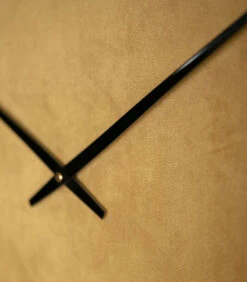 WOOOD Renske Wandklok - Velvet - Okergeel - 5x62x62 9 WOOOD Renske Wandklok - Velvet - Okergeel - 5x62x62 -Thuis Accessoires Winkel a4dc121178ed4c8594f66c8c6c0219da