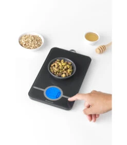 Brabantia Tasty+ Keukenweegschaal Op Batterijen - Dark Grey -Thuis Accessoires Winkel c9ed46b8261940c7af2f5e5c96ac2a6f