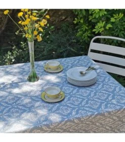 Pompadour Blauw Rond Of Ovaal Gecoat Tafelkleed